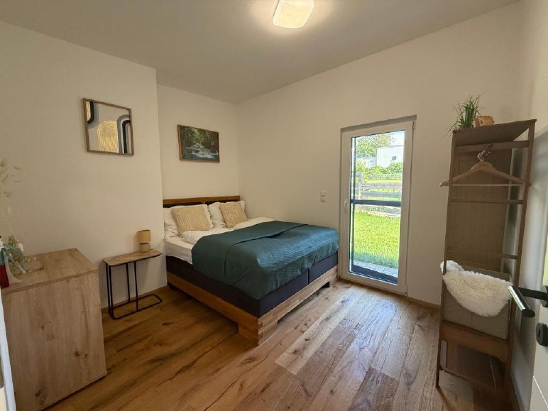 Bedroom with garden access Top 1