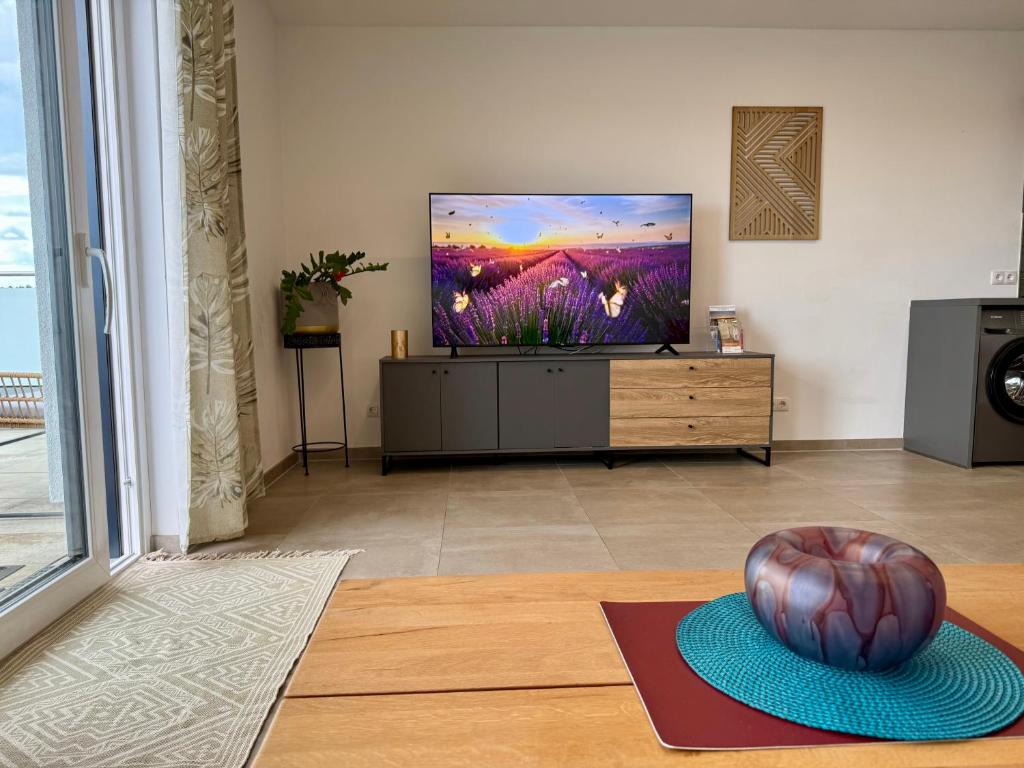 TV area Top 1