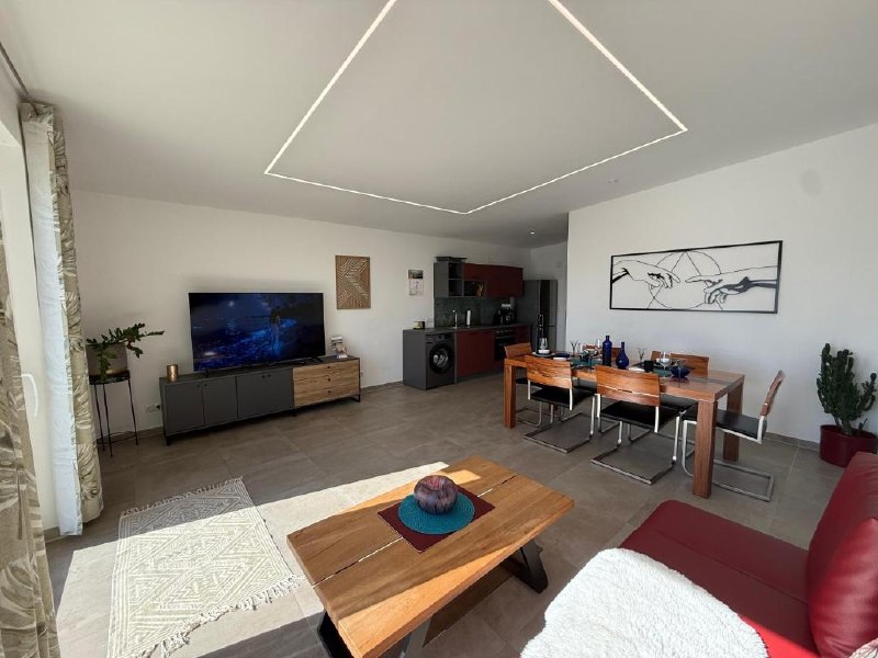 Living and dining area Top 1