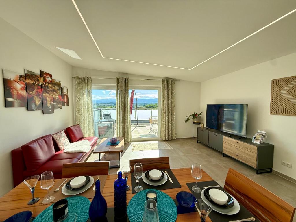 Living room with terrace Top 1