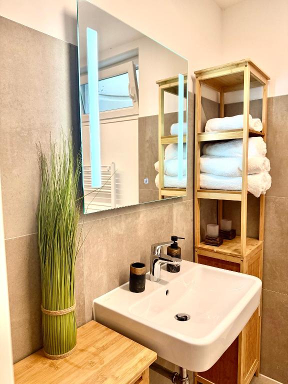 Bathroom sink Top 2