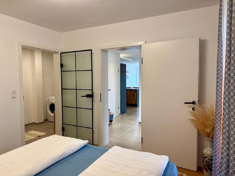Bedroom with doorway Top 2