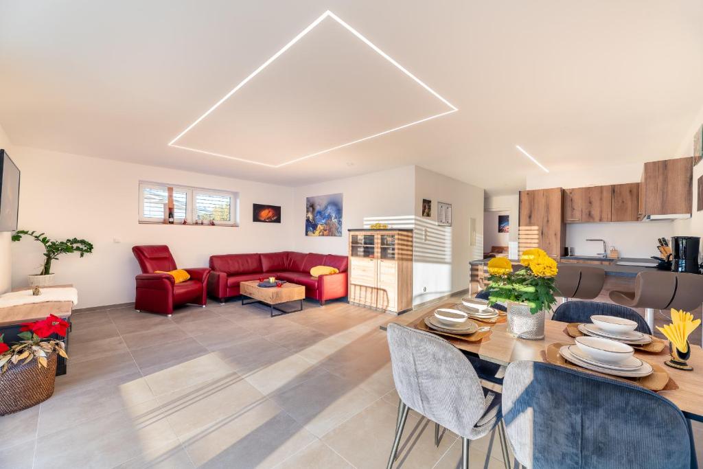 Living and dining area Top 2